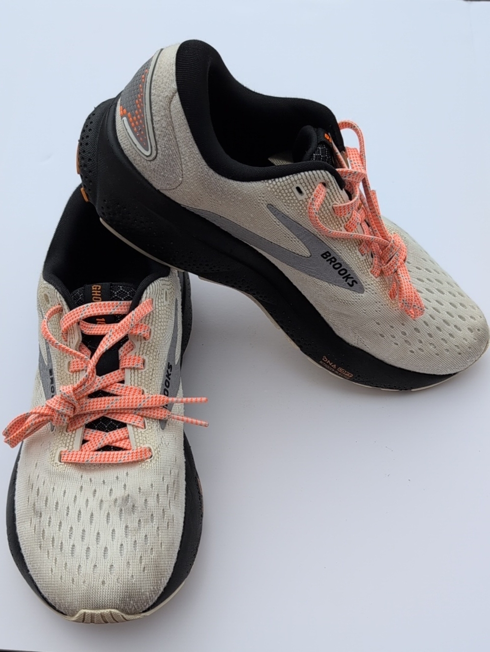 Brooks Ghost 16 White Pink Size 7 Women's Running Shoes B Width